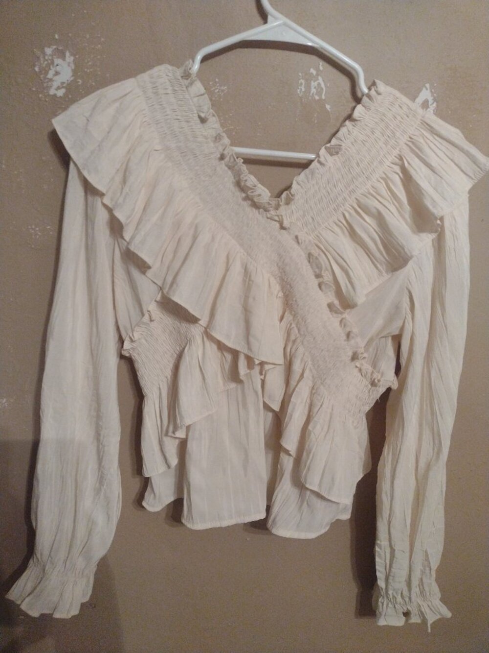 Ukomomo Medium M White Cream Cropped Stretchy Ruffle Blouse